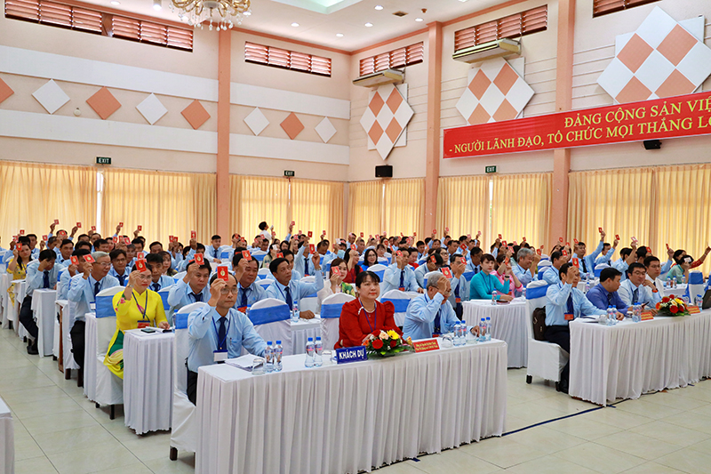 ADDED 15.2 B.quyet th.qua Nghi quyet DH.jpg