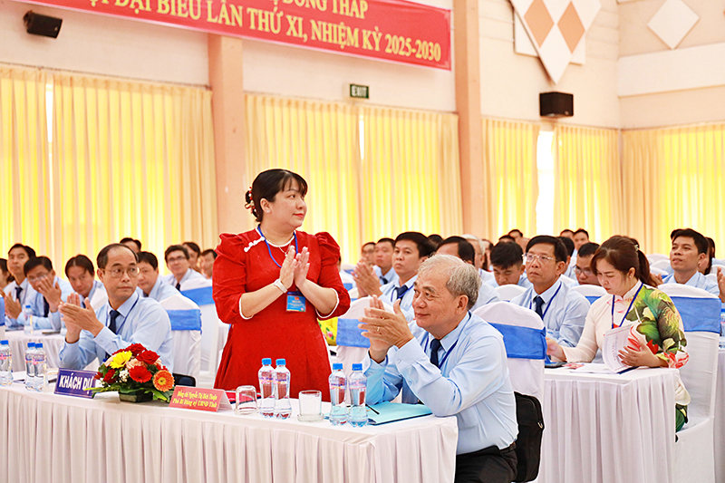 2. Khach du DH.jpg